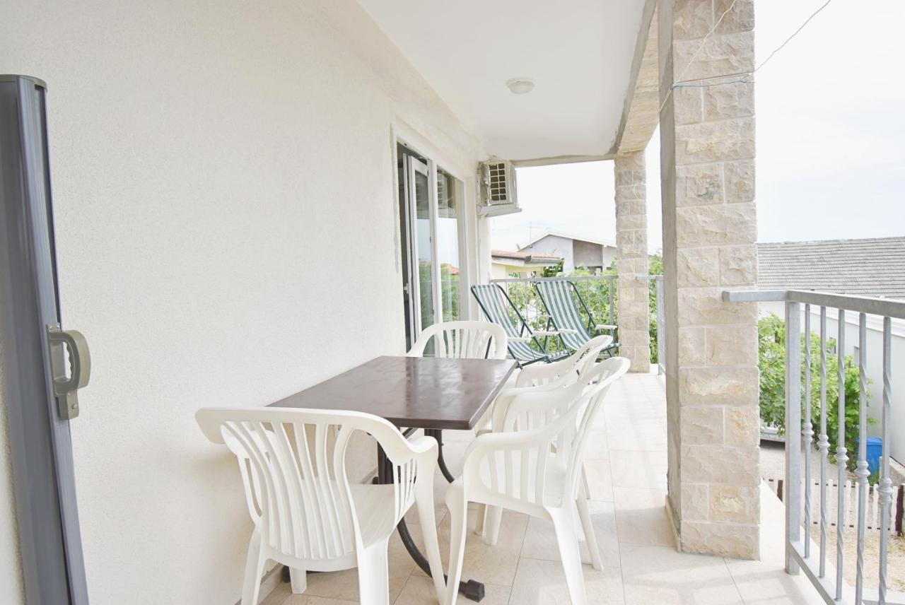 Apartmani Solis Vir Exterior foto